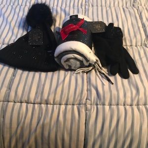 Victoria secrets set Gloves,Scarf,Hat